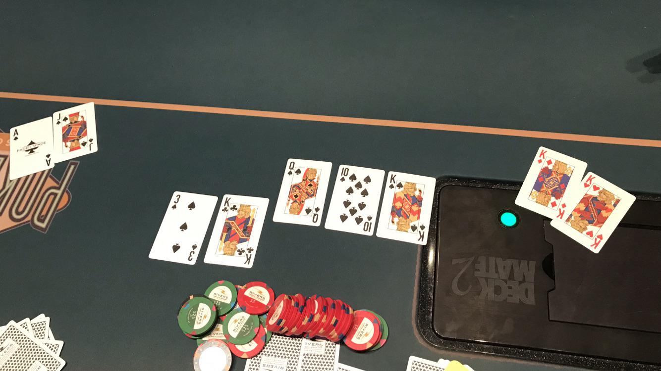 Poker split pot all in